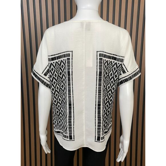 Chico's Women's Blouse Blurred Knit Crepe Split Neck Popover 0 White Geometric - Picture 2 of 10